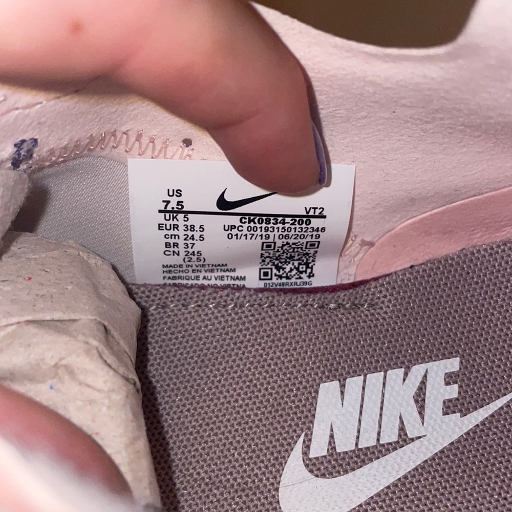 Women’s Nike React - Picture 4 of 4